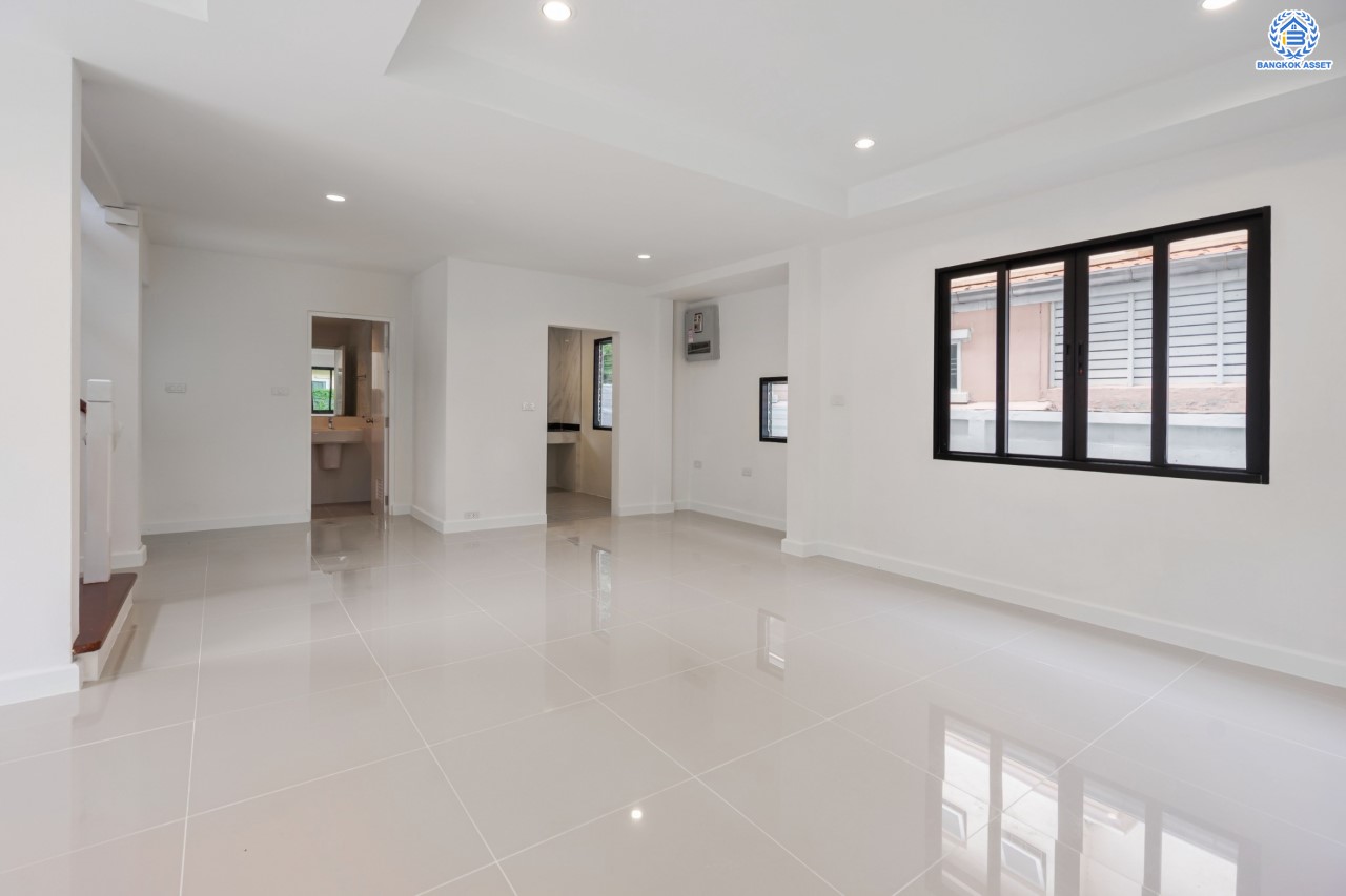 บ้านมือสองตกแต่งใหม่ แบรนด์ LH ม.ชัยพฤกษ์ วัดลาดปลาดุก หลังมุม ตอบโจทย์ทุกการอยู่อาศัย เนื้อที่ 69.2 ตร.ว. ฟังก์ชัน 3 ห้องนอน 2 ห้องน้ำ 1 ที่จอดรถ บนทำเลดีที่สุด! ใกล้เซ็นทรัลเวสต์เกต ทางด่วน "กาญจนาภิเษก" และเพียง 10 นาที ถึงรถไฟฟ้า "สถานีคลองบางไผ่"